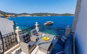 Seafront Apartment For4